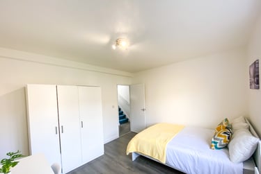 4 bed flat, Elizabeth Close, E14, London, E146DW - Image 2